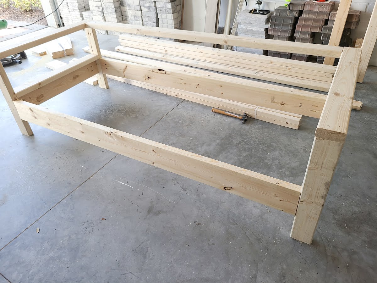 Outdoor sofa DIY