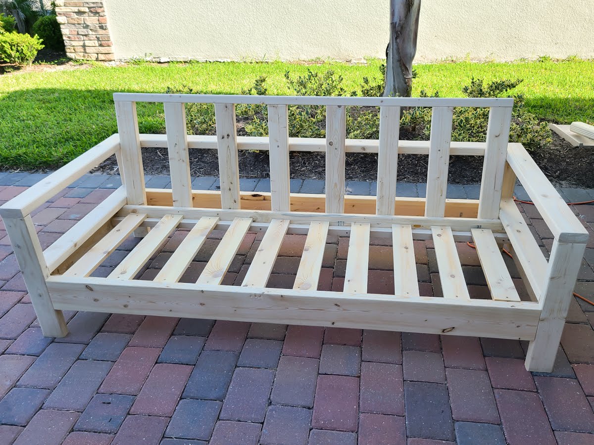 Outdoor sofa DIY