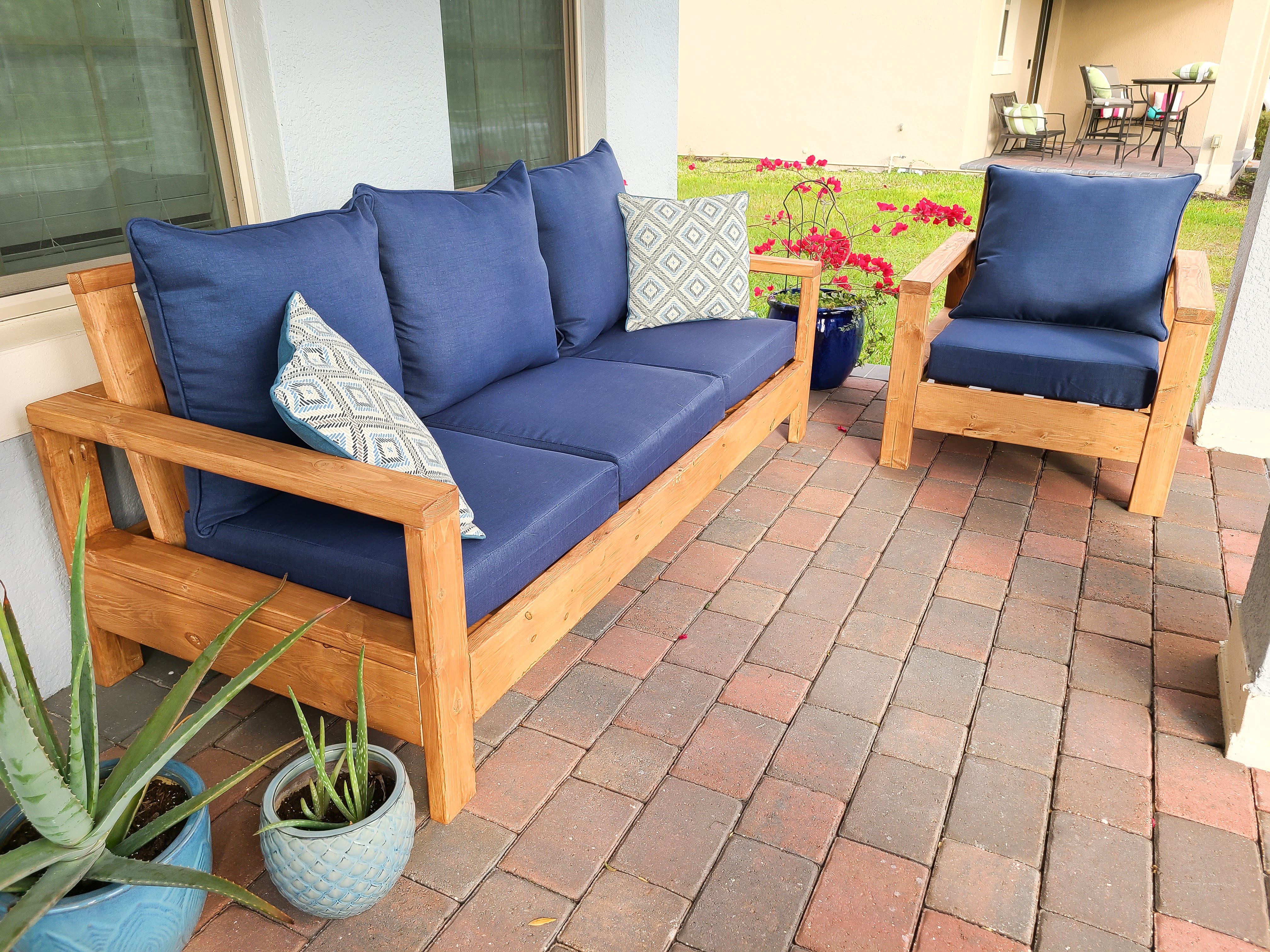 Outdoor sofa DIY