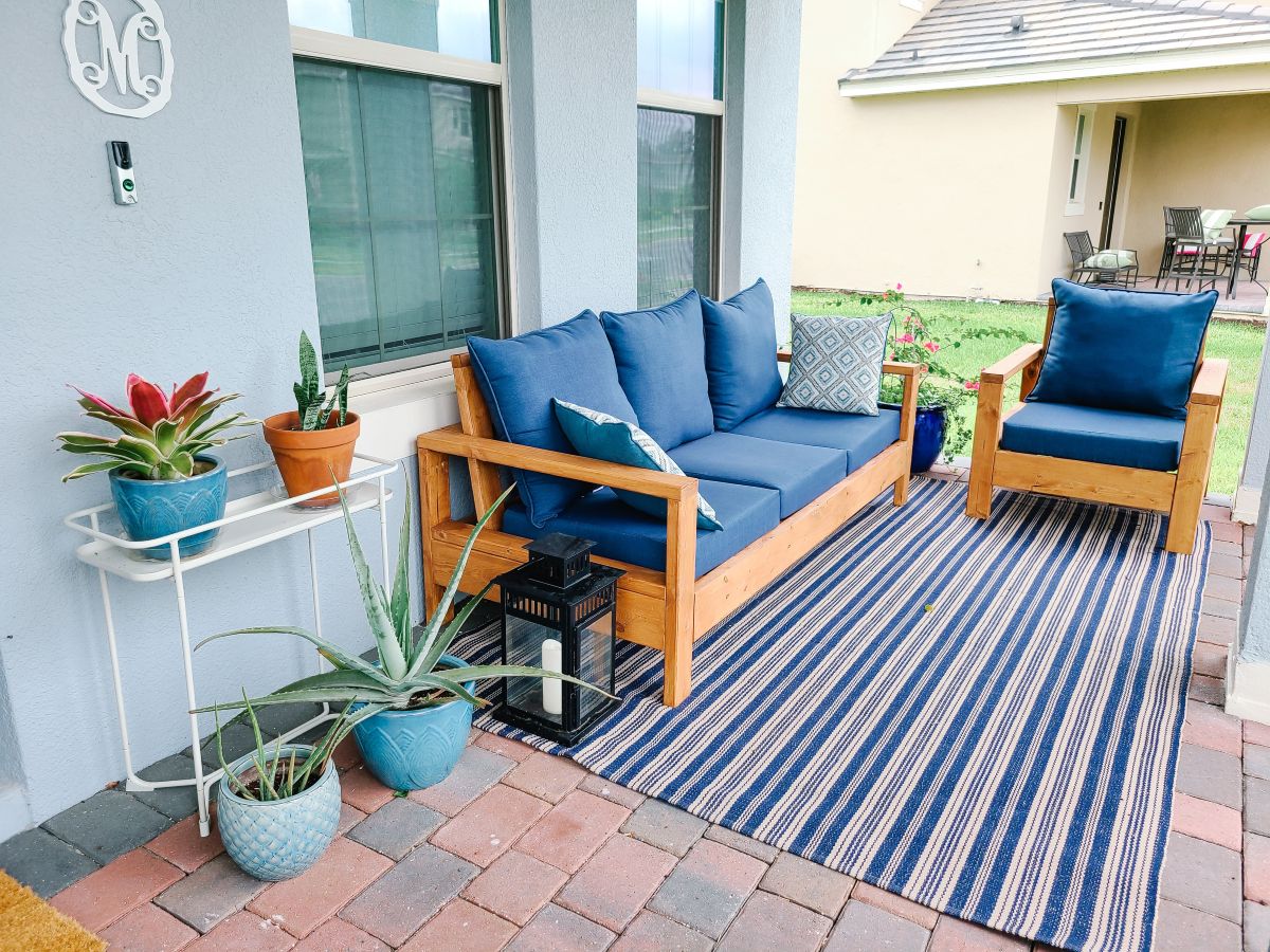 Outdoor sofa DIY