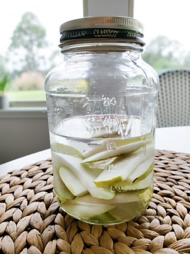 Infusing vodka with pears